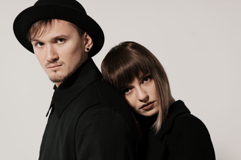 millennial-fashion-couple-white-gray-studio (2)